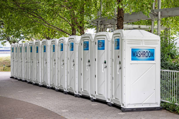 Best Portable restroom trailer rental  in Phoenix, IL