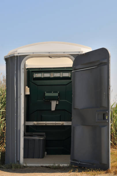 Best Portable restroom trailer rental  in Phoenix, IL